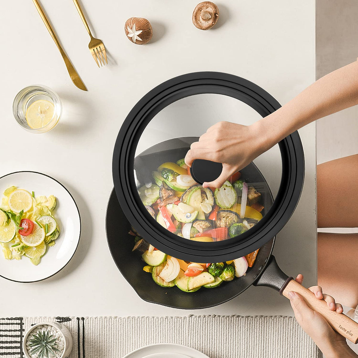 Tempered Glass Universal Lid with Silicone Rim for 10" - 12" Cookware G8970