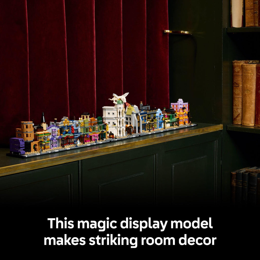 Building Set with 12 Microfigures T9180
