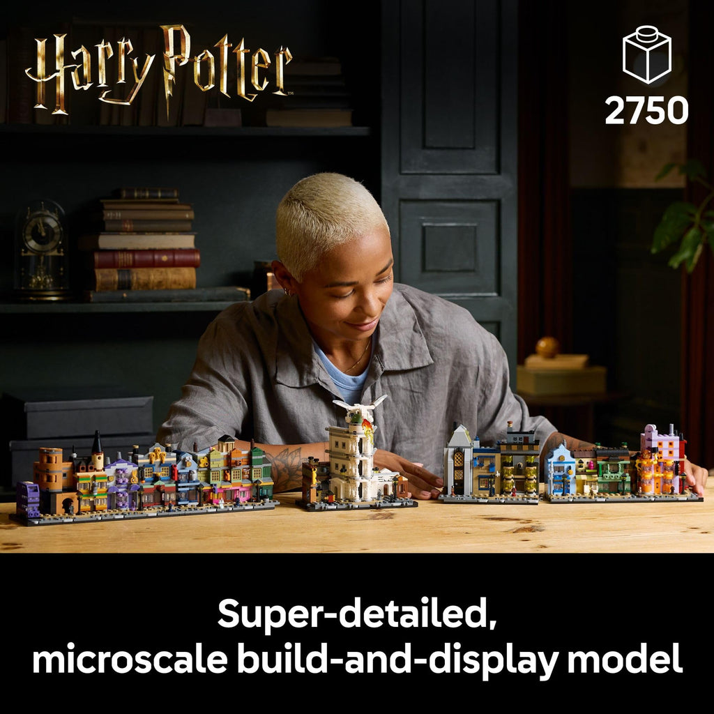 Building Set with 12 Microfigures T9180
