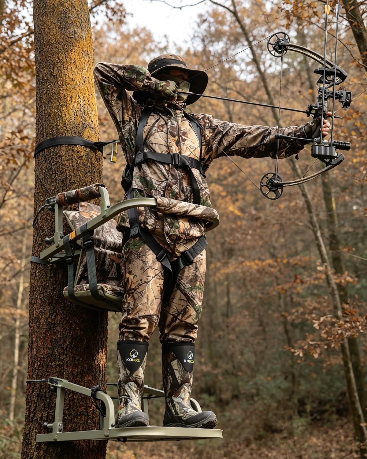 Climbing Tree Stand with Harness and Camo Seat Cushion K31303